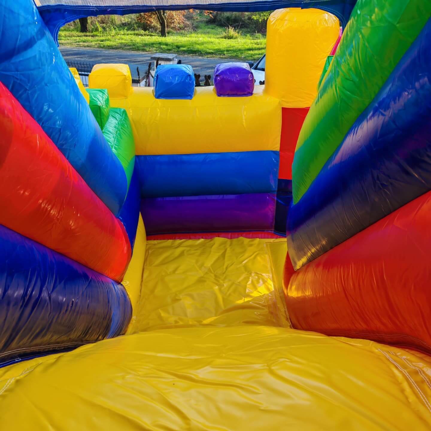 Napuhanac Šarene kockice - unutrašnjost skakaonice